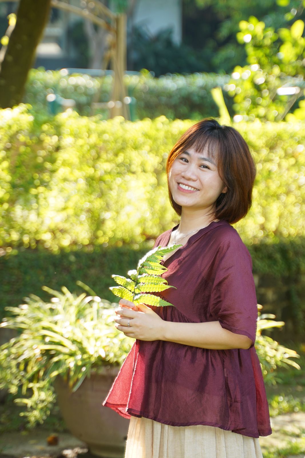 Hoa đứng giữa vườn nắng